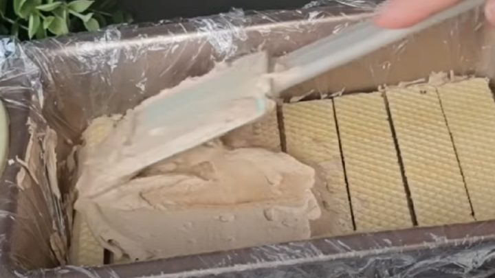 Nepečené nutellové řezy s ořechy