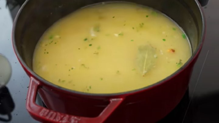 Francouzská česnečka s tymiánem a smetanou