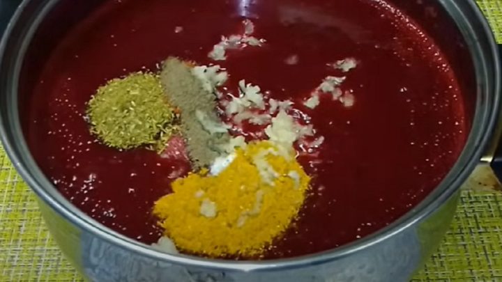 Švestkový kečup s česnekem a kari