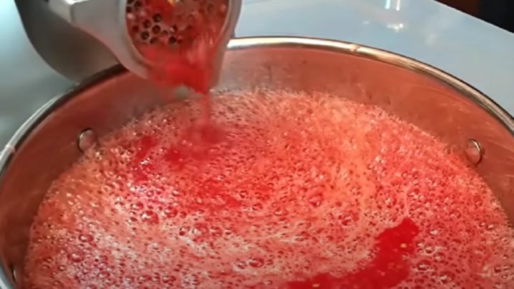 Univerzální rajčatová omáčka s paprikou