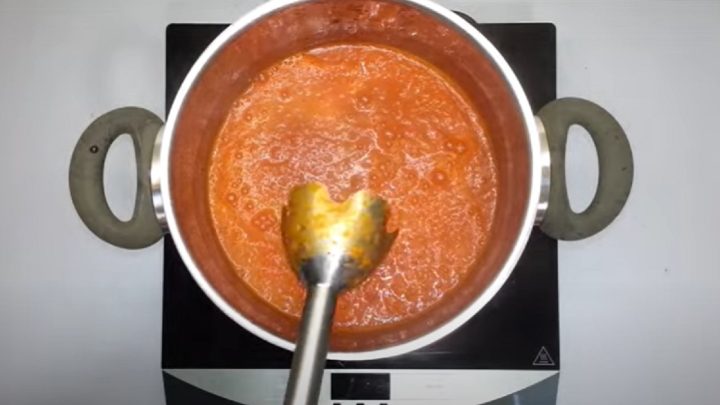 Rajčatová polévka s hovězím masem