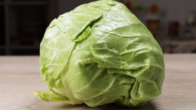 Pizza z mladého zelí s mozzarellou