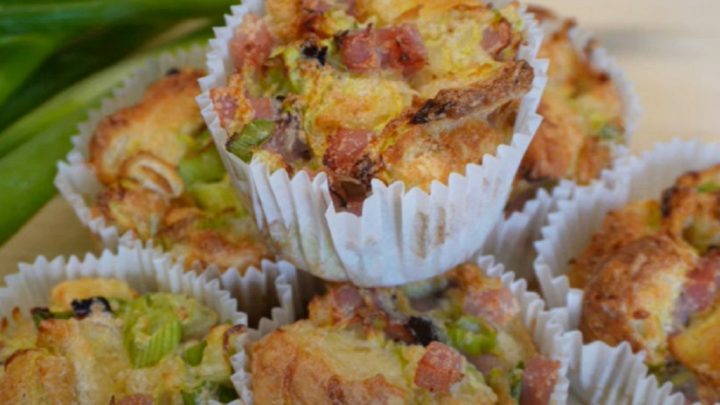 Vláčné cuketové muffiny s uzeným