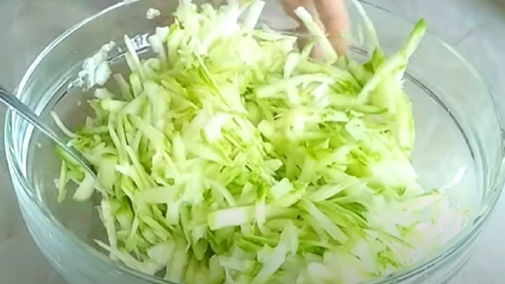 Cuketový koláč se sýrem a mrkví