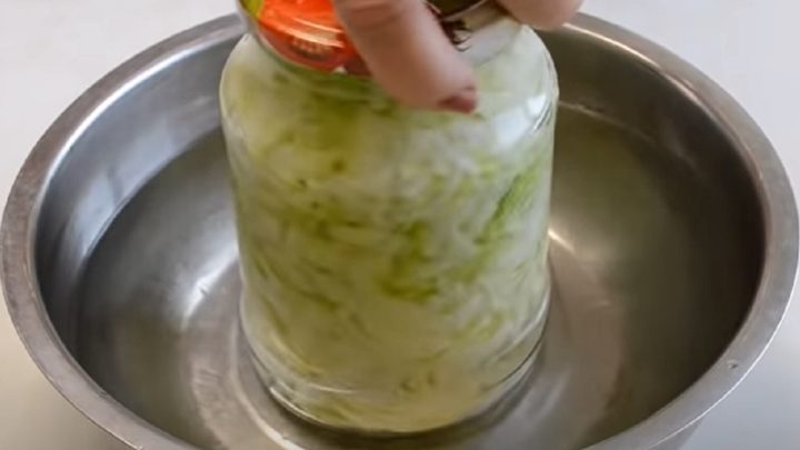 Nakládané bílé zelí jen ze 3 surovin