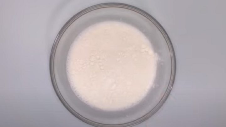 Rybízové koláčky s drobenkou