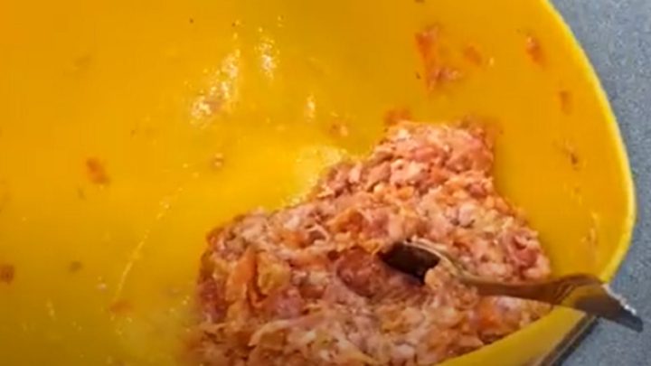 Smažené zelné listy s mletým masem