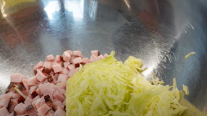 Vláčné cuketové muffiny s uzeným