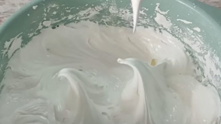 Strakatá roláda ze 2 druhů těst