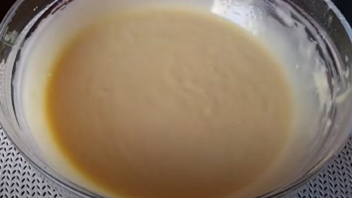 Buchta s broskvemi a drobenkou