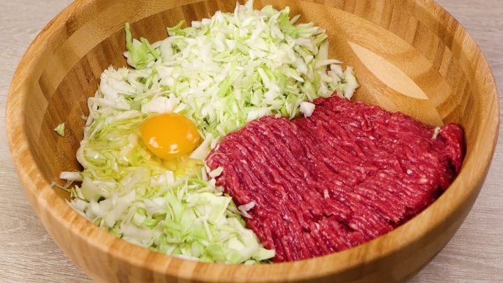 Zapečené karbanátky se sýrem a zelím