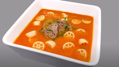 Rajčatová polévka s hovězím masem