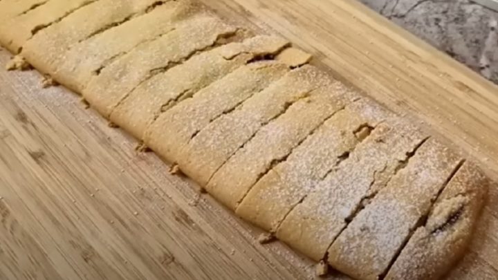 Sušenky plněné marmeládou a broskvemi