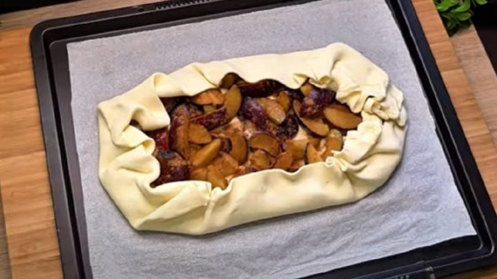 Galetka z listového těsta se švestkami