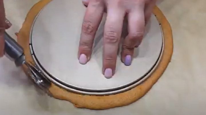 Vláčný domácí medovník s jemným krémem