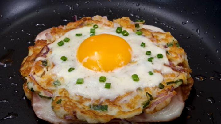 Chlebové placky s vejcem a šunkou