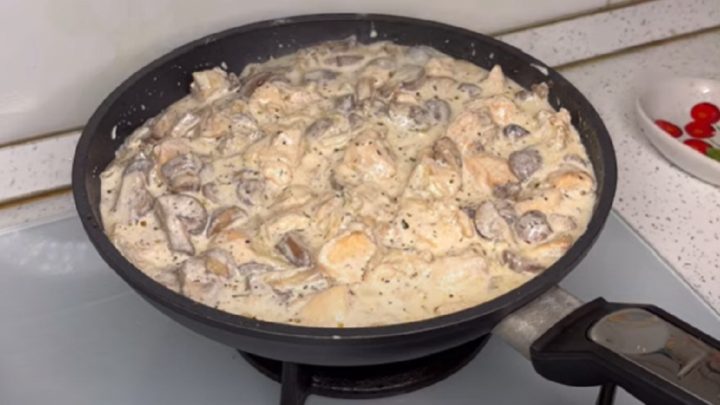 Kuřecí kousky s houbami a bylinkami