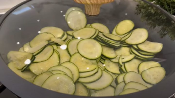 Slaný cuketový chlebíček s parmazánem