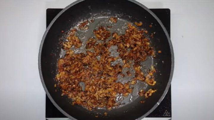 Klasický španělský ptáček s vařeným vejcem