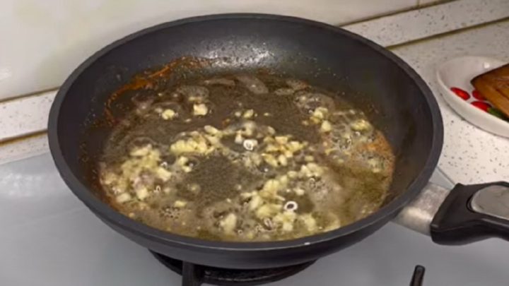 Kuřecí kousky s houbami a bylinkami