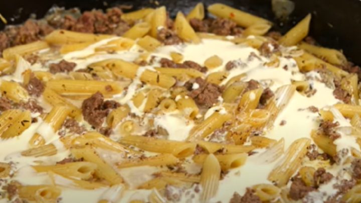 Rychlé těstoviny s mletým masem a bylinkami