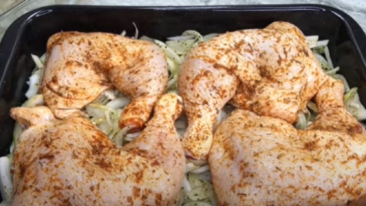 Kuře pečené na zelí s rýží a mrkví