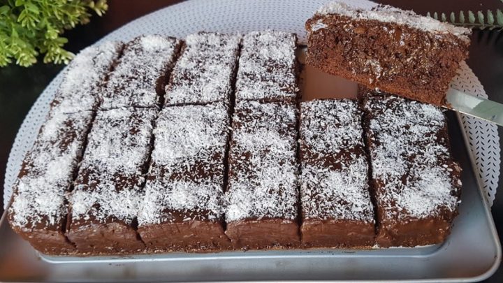 Kávová buchta s čokoládou a kokosem