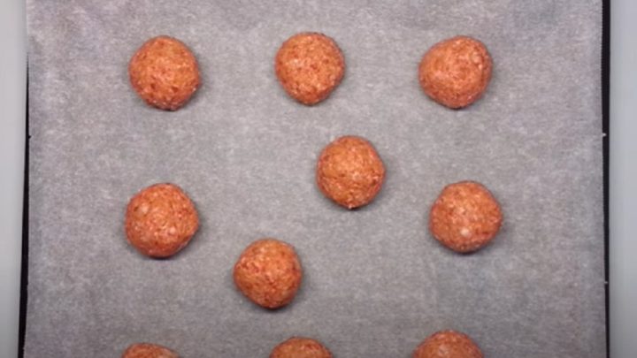 Masové kuličky s dýňovým zelím a brambory