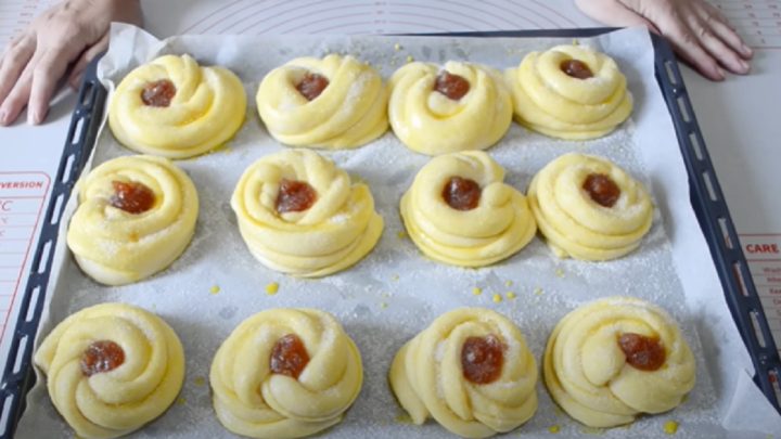 Kynuté buchty s marmeládou z jablek