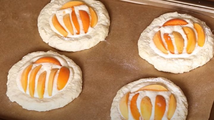 Tvarohové koláčky s meruňkami a vanilkou