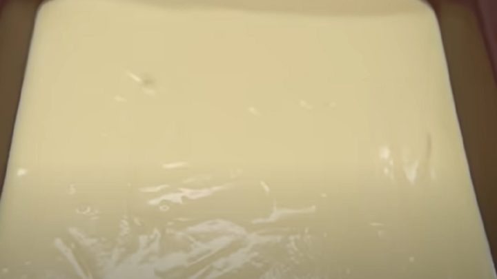 Rybízový koláč s tvarohem a drobenkou