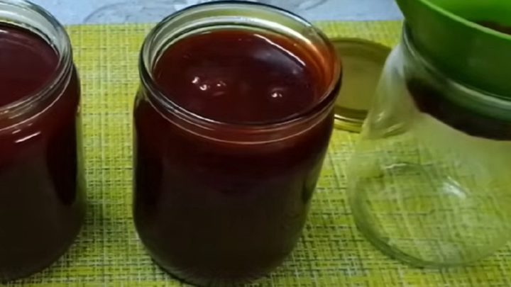 Švestkový kečup s česnekem a kari