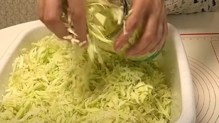 Bílé zelí na zimu ze 3 ingrediencí