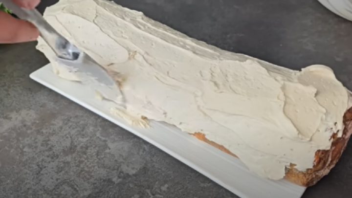 Tiramisu roláda z cukrářských piškotů