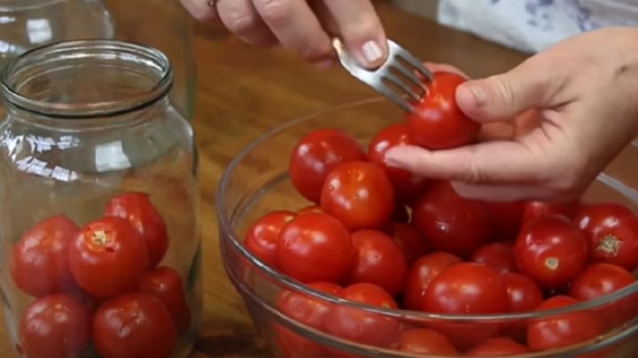 Rajčata ve vlastní šťávě na zimu