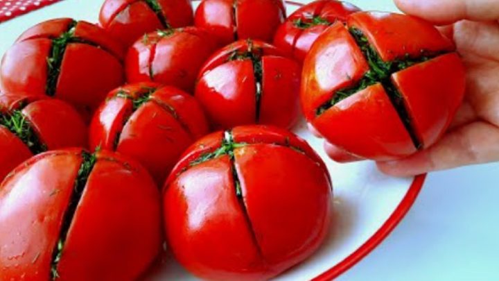 Rajčata s bylinkami a česnekem