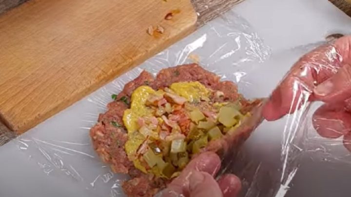 Šťavnaté šišky z mletého masa plněné slaninou