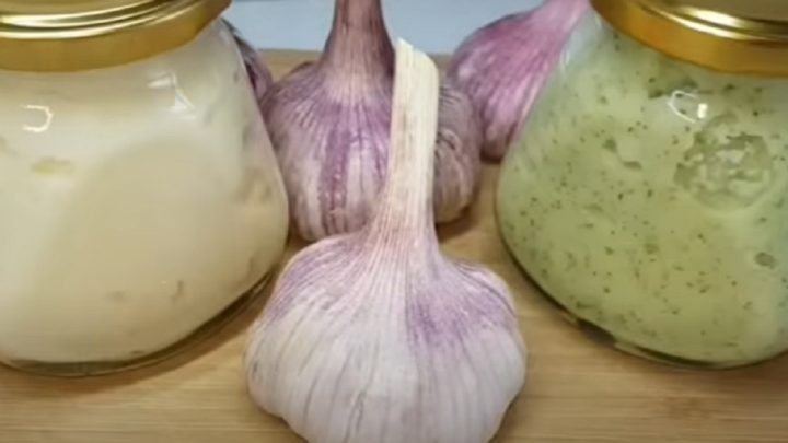 Domácí česneková pasta na 2 způsoby