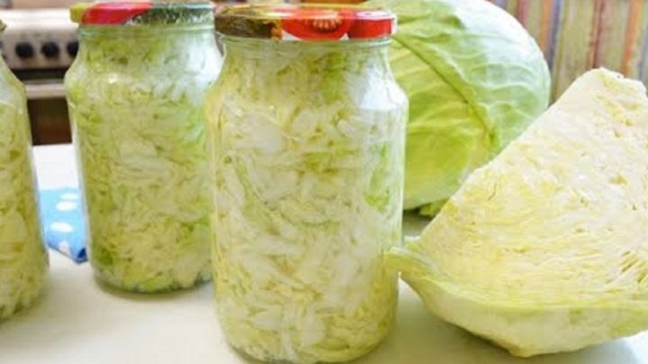 Nakládané bílé zelí jen ze 3 surovin