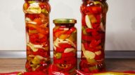 Nakládané papriky na zimu s česnekem