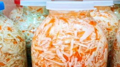 Zelný salát do skla jen ze 4 ingrediencí