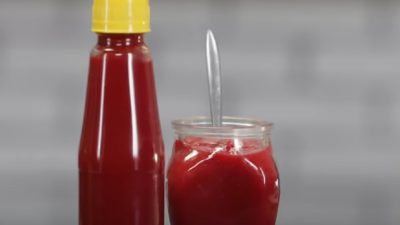 Pikantní domácí kečup s česnekem