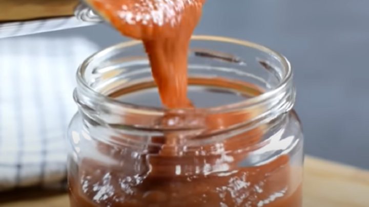 Kečup bez cukru s jablky a cibulí