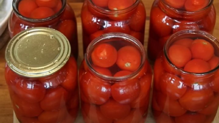 Rajčata ve vlastní šťávě na zimu