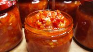 Kaviár z rajčat, paprik a česneku