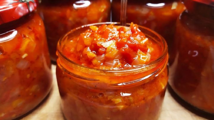 Kaviár z rajčat, paprik a česneku