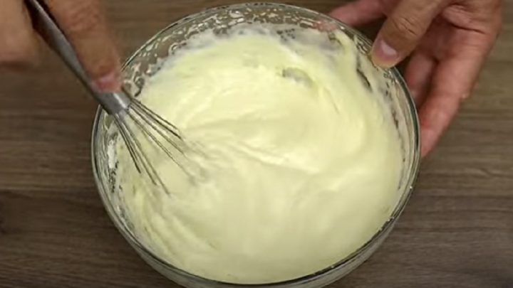 Meruňková roláda z vanilkového těsta