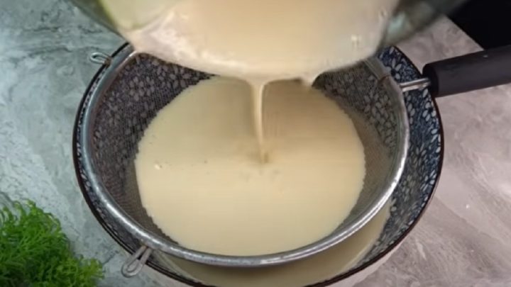 Zapečené cuketové plátky s cibulí a paprikou