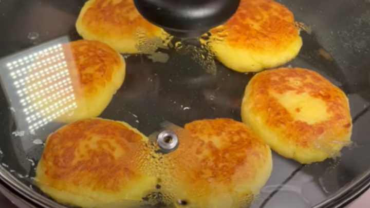 Smažené bramborové placičky s kurkumou