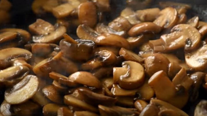 Rychlá houbová omáčka s parmazánem